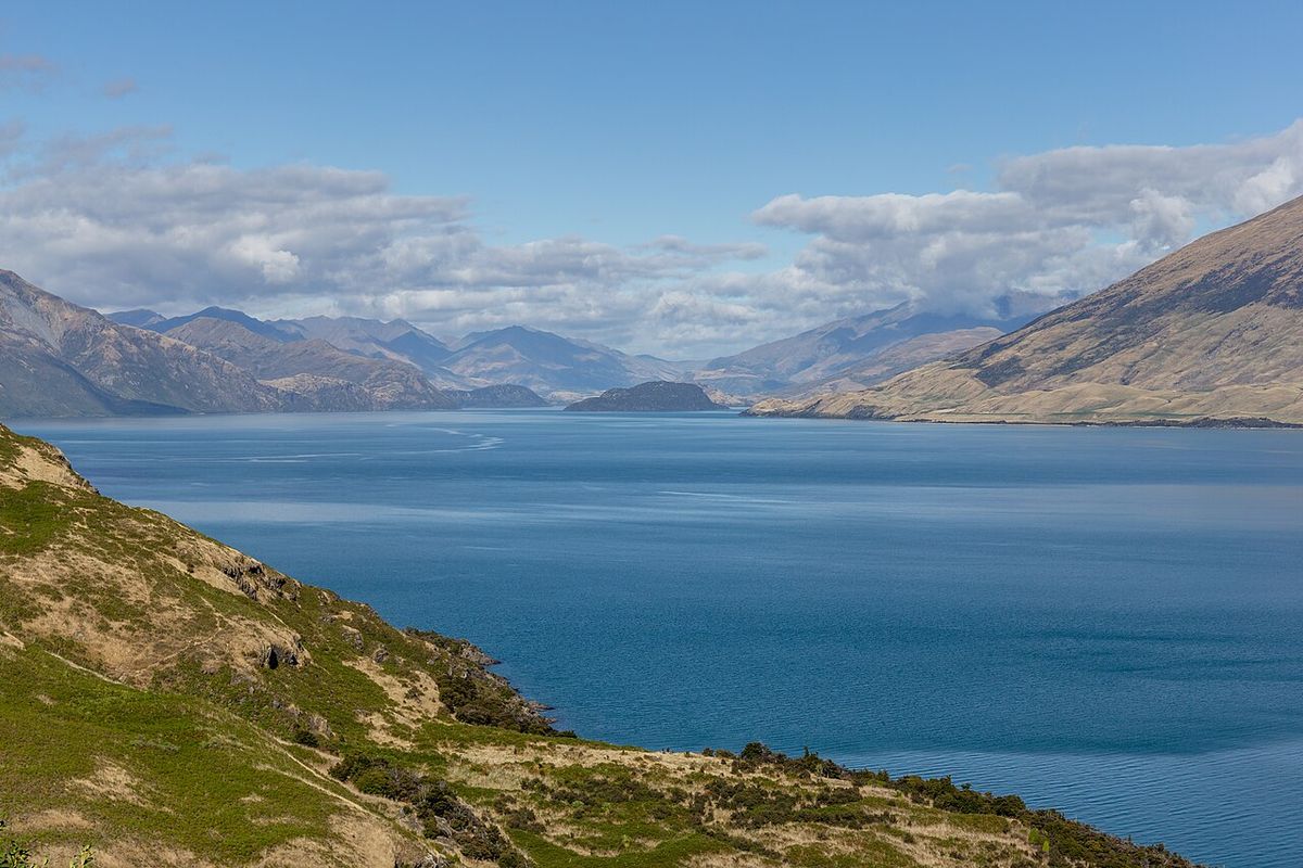 Lake Wanaka with the Southern Alps reflected in the water